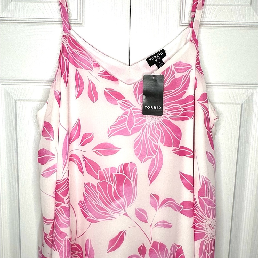 NWT Torrid Pink and White Floral Camisole - Size 1